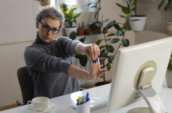 Dicas Essenciais de Ergonomia Para as Mãos: Melhore a Saúde e Conforto